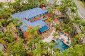 Cactus House by AvantStay Famous Cactus Compound